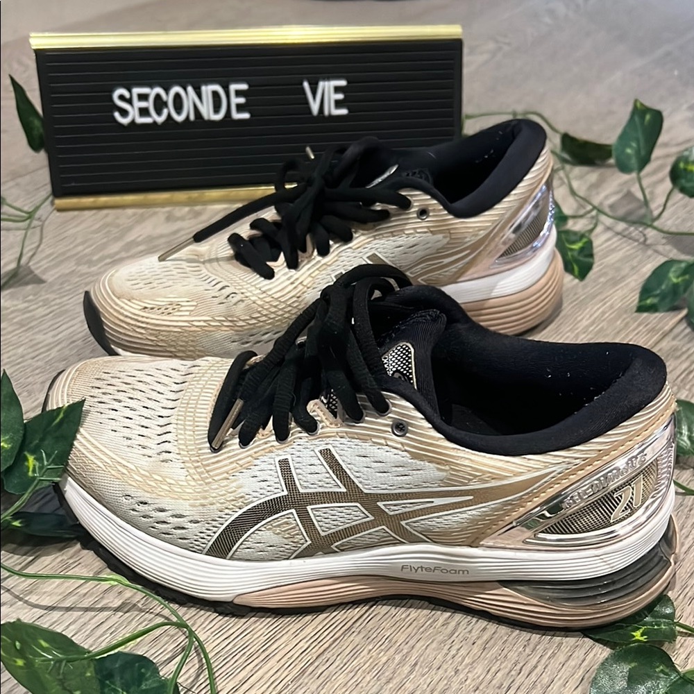 Asics Gel Nimbus 21 Cream and Black Athletic Shoes Breathable Design
